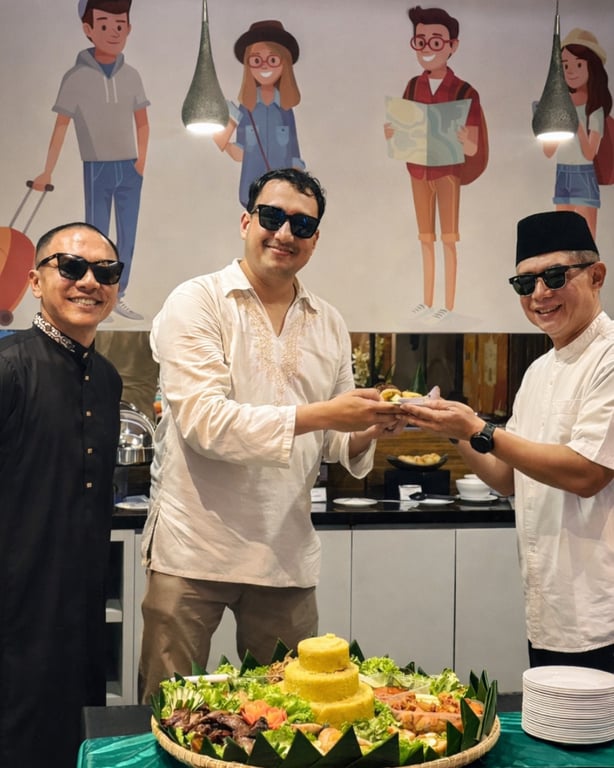 Pemotongan Tumpeng Oleh Bapak Wira
