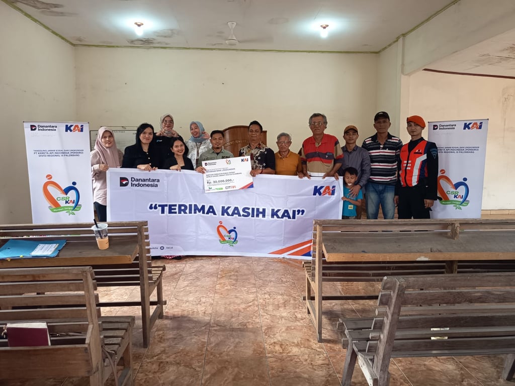 Foto : Penyerahan bantuan Perbaikan Rumah Ibadah Gereja Sidang Jemaat Kristus Palembang 