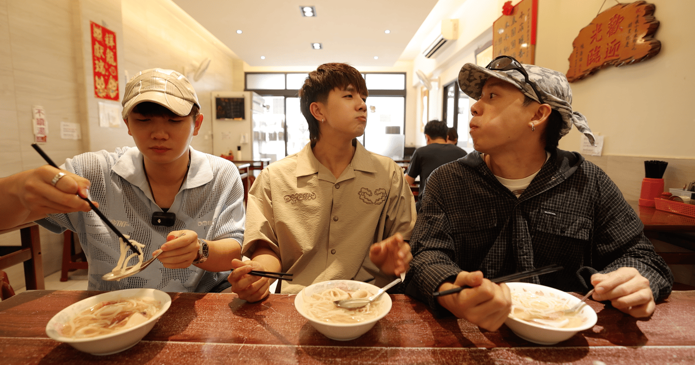 Changyong enjoying Tainan's traditional street food, Squid Rice Noodle Soup.