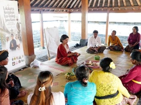 Suasana sesi diskusi bersama para petani Dusun Cetho