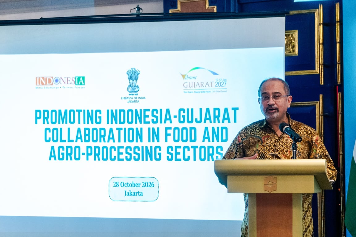 Duta Besar India untuk Indonesia, Sandeep Chakravorty memberikan sambutan dalam diskusi roundtable bertajuk “Promoting Indonesia-Gujarat Collaboration in Food and Agro-Processing Sectors” di Shangri- La, Jakarta, Rabu (28/10/2026).