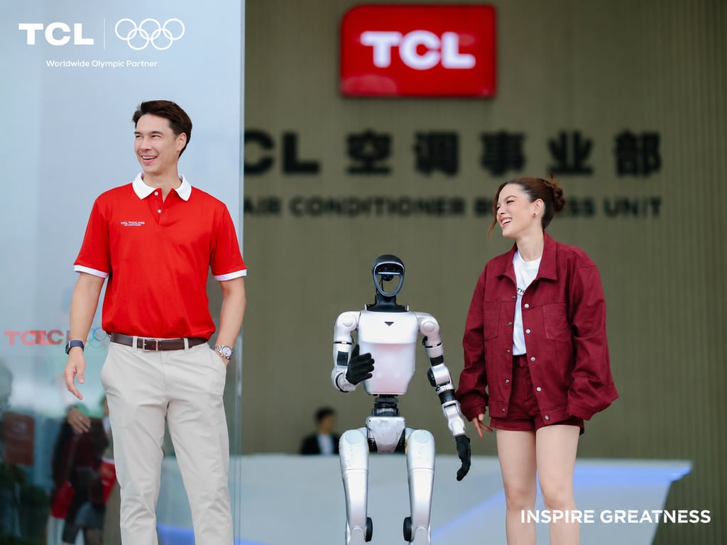 สวีตไกลถึงเมืองแห่งเทคโนโลยี! “ลิเดีย–แมทธิว” ควงคู่บุกจีน เปิดประสบการณ์ TCL Smart Factory ใช้ AI ผลิตแอร์ 100% ตอกย้ำความพรีเมียมเต็มร้อย