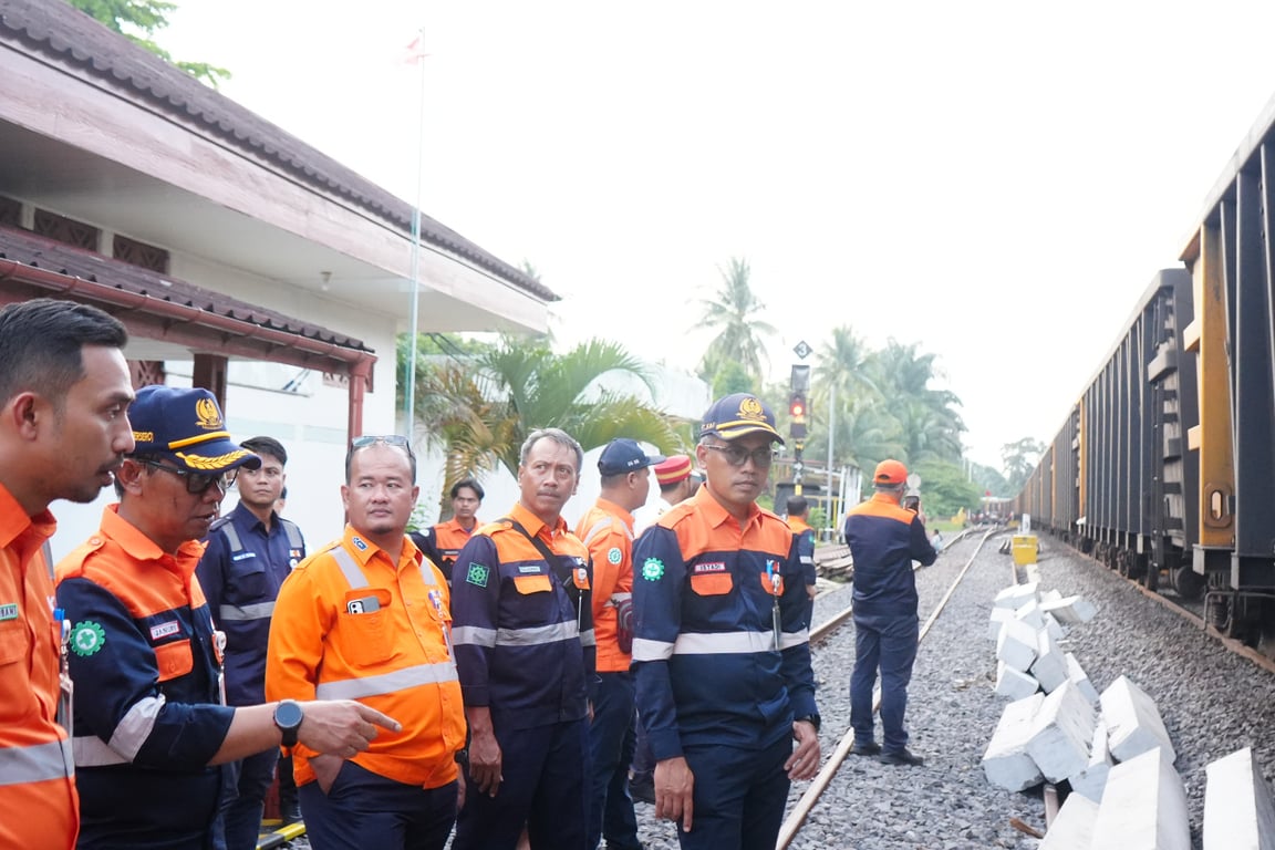 Foto :&nbsp;Executive Vice President (EVP) Divre III Palembang, Januri saat memberikan arahan saat pengawasan dan pengecekan lintas