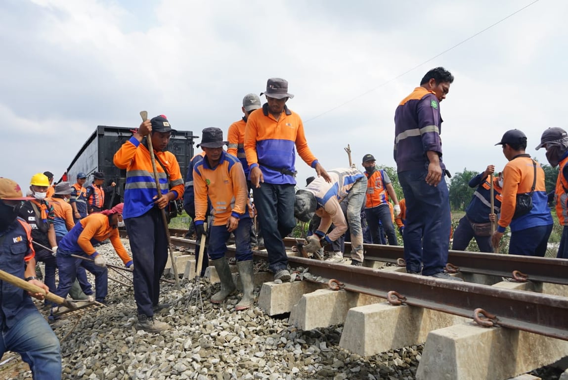 Perbaikan jalur KA di lintas Medan - Binjai