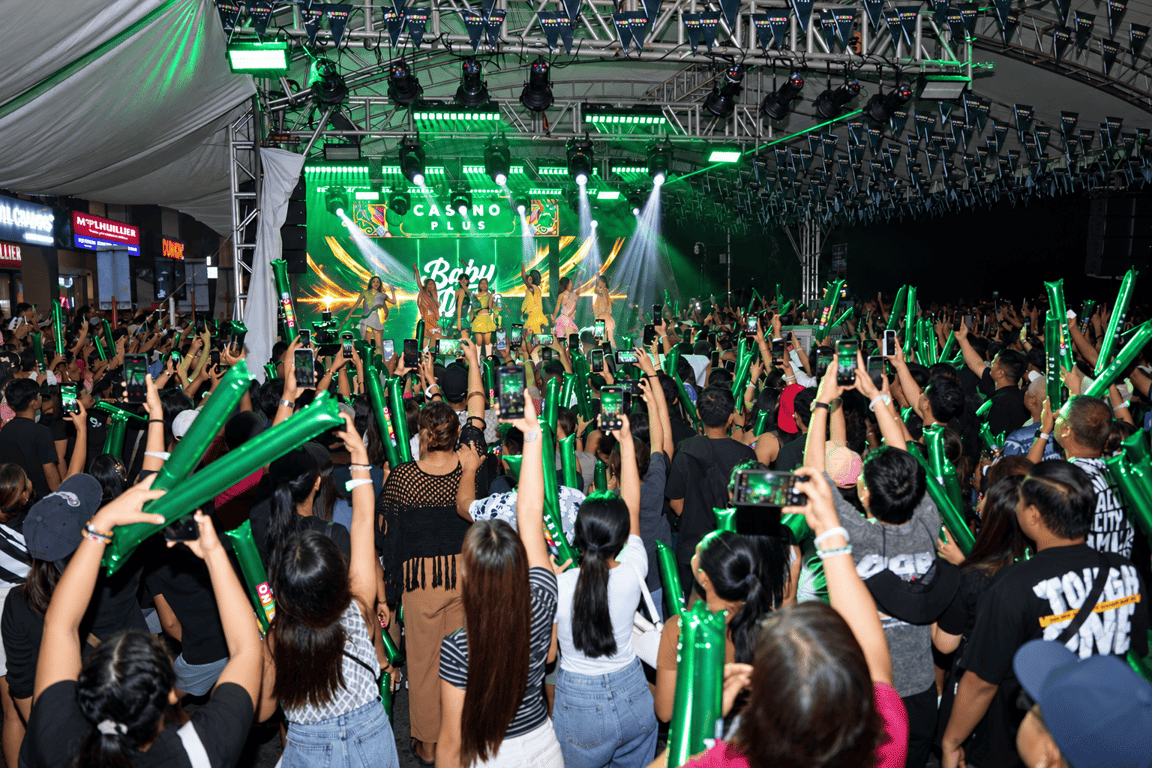 The pandemonium also erupted when Baby Dolls danced “Boom Kara Karaka” and “Tira Tira Dulce” on the Casino Plus stage, amusing the audience with their moves, flexing their talent in unison for the festivities.