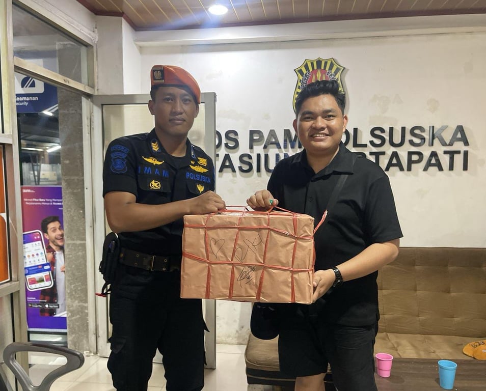 Foto : Penumpang kereta saat berada di layanan lost and found