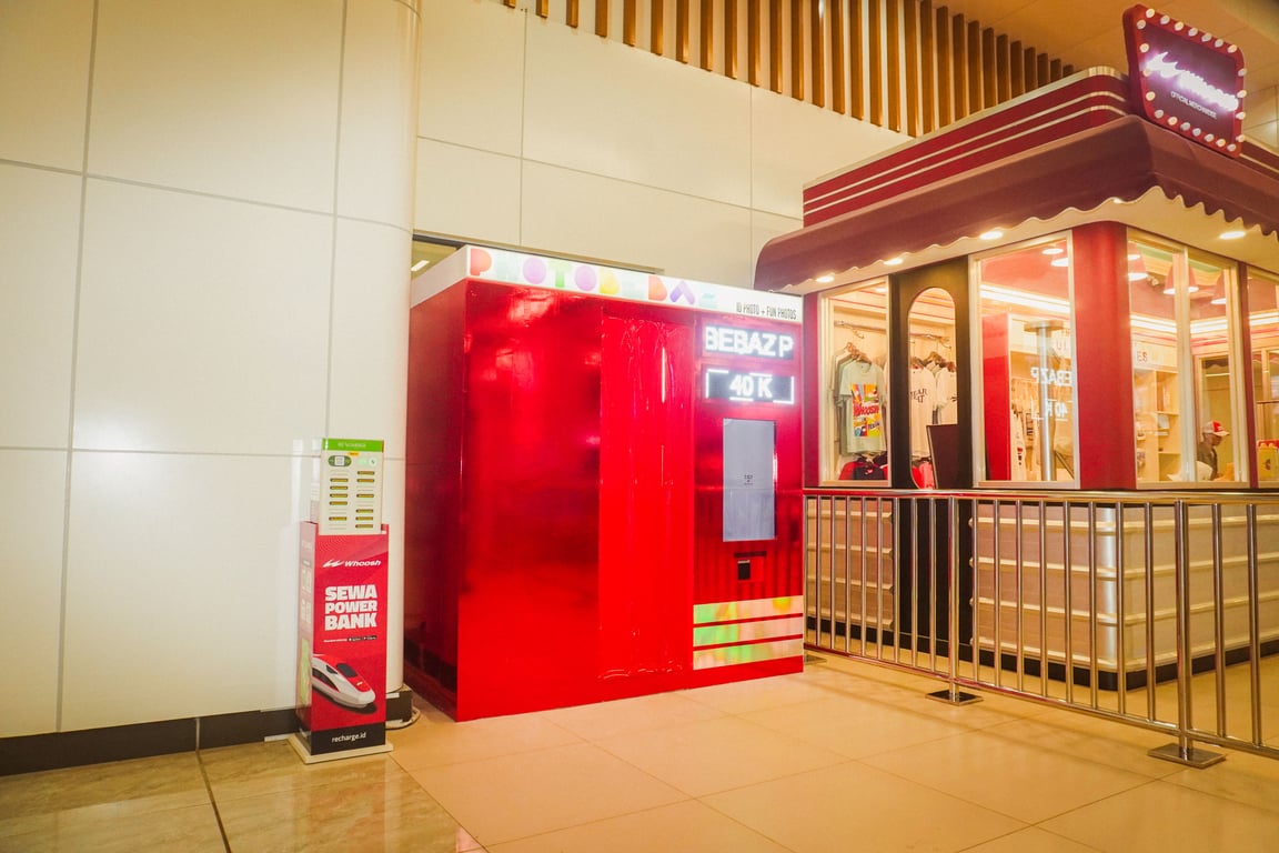 Booth PhotoBebaz di Stasiun Whoosh Halim