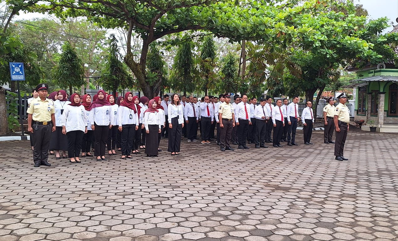 Seluruh Pekerja BRI BO Kutoarjo mengikuti Upacara Hari Sumpah Pemuda dengan khidmat pada Rabu (28/10) di halaman BRI BO Kutoarjo.