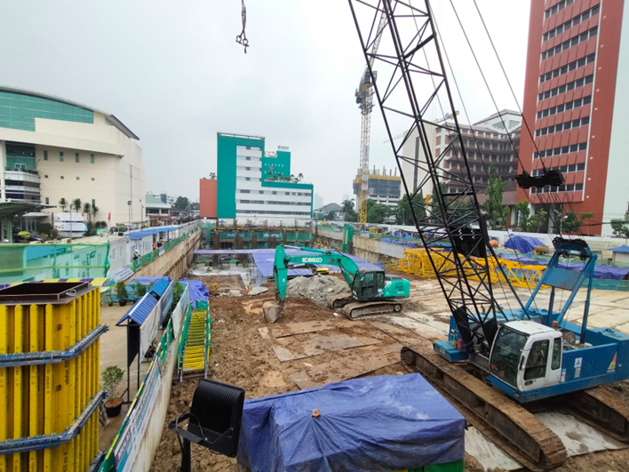 Progress pembangunan pondasi bangunan RS Harapan Kita - Tokushukai
