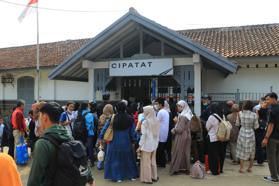 5. Stasiun Cipatat