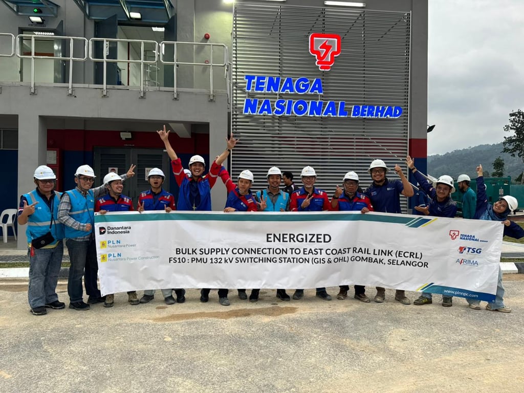Staf PLN NPC yang telah menjadi bagian penting dalam sejarah proyek infrastruktur ketenagalistrikan berskala internasional. (dok.PLN NPC)