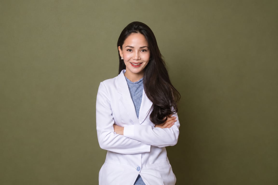 Dr. Donna, founder and head surgeon of D'Sculpt.