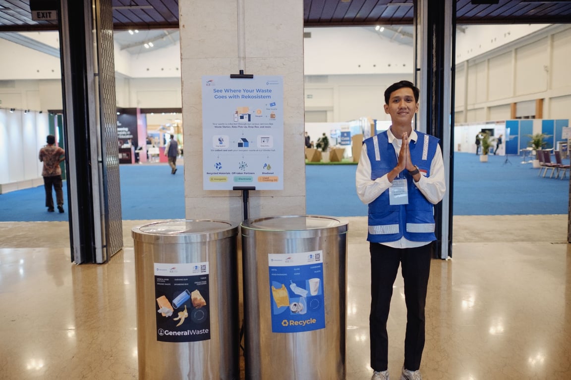 Inisiatif penyediaan tempat sampah terpilah pada acara Global Sustainable Development Congress (GSDC) 2026 dengan pendampingan edukator dalam proses pemilahan sampah, hasil kolaborasi Indonesia Convention Exhibition (ICE) BSD bersama Rekosistem.