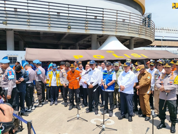 Tengah - Bapak Dody Hanggodo Menteri Pekerjaan Umum