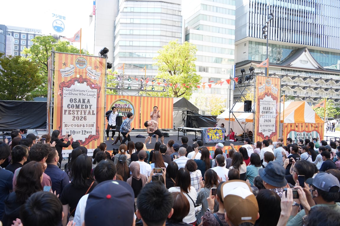 THE TOKYO IDIOTS invite audience members onto the stage for a coordinated comedy routine.