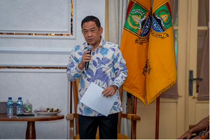 Direktur Utama Krakatau Steel, Dr. Akbar Djohan, pada kegiatan penandatanganan Kesepakatan Bersama dengan Pemerintah Kota Cilegon terkait akses jalan Pelabuhan