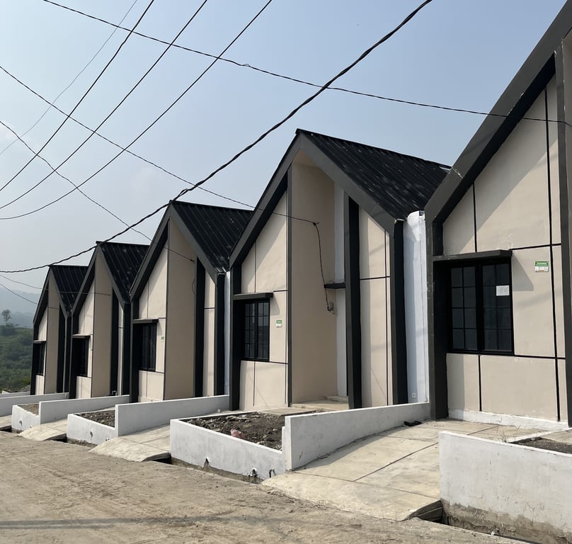 Blok A Sajiva Residence yang telah selesai dibangun dan dipersiapkan sebagai bagian dari komitmen penyediaan hunian subsidi siap huni bagi pembeli.