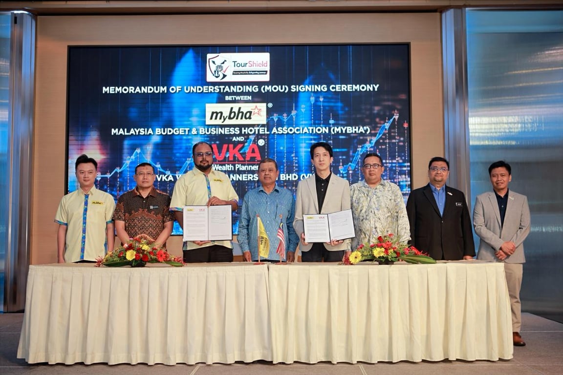 From Left: Mr Jarod Chia, MyBHA Deputy President; Mr Mohamad Bukhari bin Che Man, Director of the Melaka Office of the Ministry of Tourism, Arts and Culture Malaysia (MOTAC);&nbsp; Dr Sri Ganesh Michiel, National President of MyBHA®;&nbsp;Datuk Manoharan Periasamy, Chairman of Tourism Malaysia;&nbsp;Mr Jayden Chuah Chee Keong, Chief InsurTech Officer of VKA Wealth Planners Sdn Bhd.;&nbsp;Mr Mohd Roslan bin Abdullah, Senior Director of the Domestic and Events Division, Tourism Malaysia; Mr Norisyam Odzali, Assistant Director, Tourism Malaysia Southern Region;&nbsp; Mr Jasmy Azry Johari, Assistant General Manager, Unifi Business.