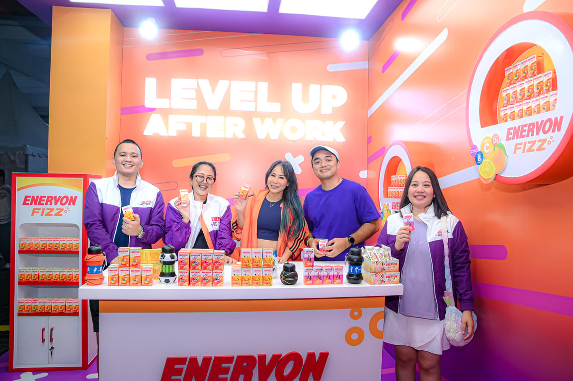 ((Dari kiri ke kanan) Pradipa Syarif, Marketing Category Head - Health Supplement PT Darya-Varia Laboratoria Tbk; Anbiya Yasmine Ismiawardhana, Brand Associate Enervon Active; Riana Ree, Instruktur Cardio; Dipha Barus, DJ dan public figure; dan Dyah Anggraeni Kusumaningrum, Brand Manager Enervon, dalam acara  Level Up After Work 2026 yang dihadirkan oleh Enervon Active. Acara ini berlangsung pada 23-24 Juli 2026 di Ring Road, Pintu Merah Gelora Bung Karno. Mengusung konsep ‘lifestyle after work is the prime time’, Enervon Active menghadirkan rangkaian aktivitas berbasis Sports, Play, dan Social Expression yang mendukung gaya hidup dari generasi urban. 