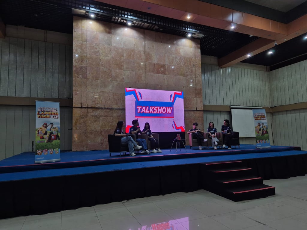Kehadiran EVOS Nadse, EVOS Ash, Razeboy dan Vann dalam sesi talkshow di Pop Mie Campus Gaming Ground Universitas Mercu Buana