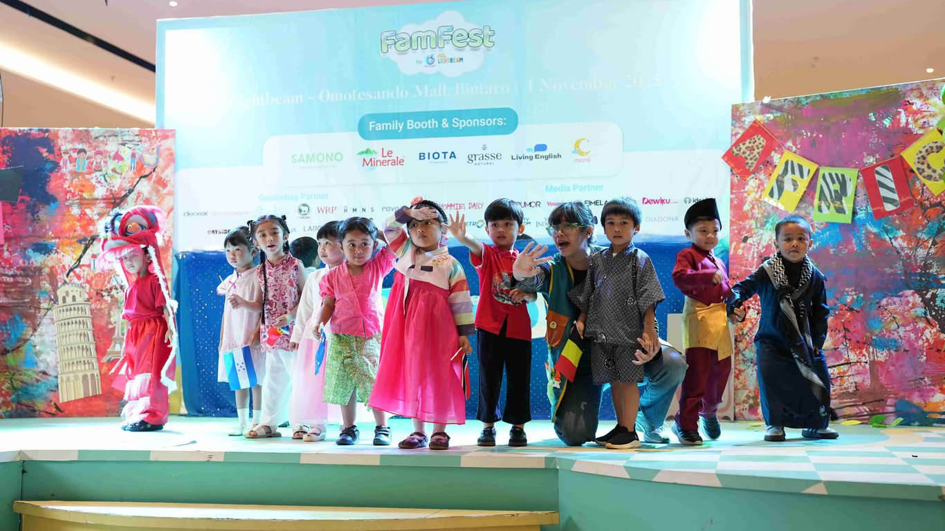 FamFest 2025 sukses digelar di Atrium Omotesando Bintaro, (1/11). Menggabungkan konsep fun dan edikatif, acara ini di meriahkan oleh banyak brand ternama dan penampilan keren, seperti dari regular kids Lightbeam.