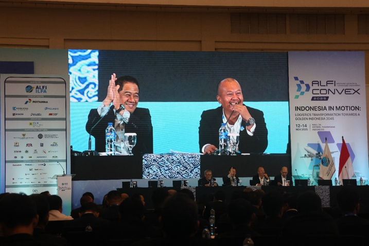 Chairman ALFI/ILFA, Akbar Djohan (kiri layar), memimpin Rakernas ALFI/ILFA 2025
