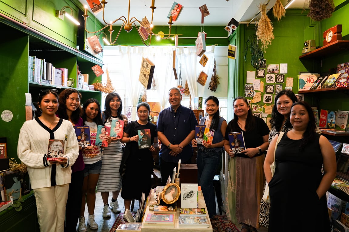 Prof. Ambeth Ocampo during his meet-and-greet at LibrAria Books. He was the keynote speaker at the inaugural book fest. Photo courtesy of Vince Naval from NBDB