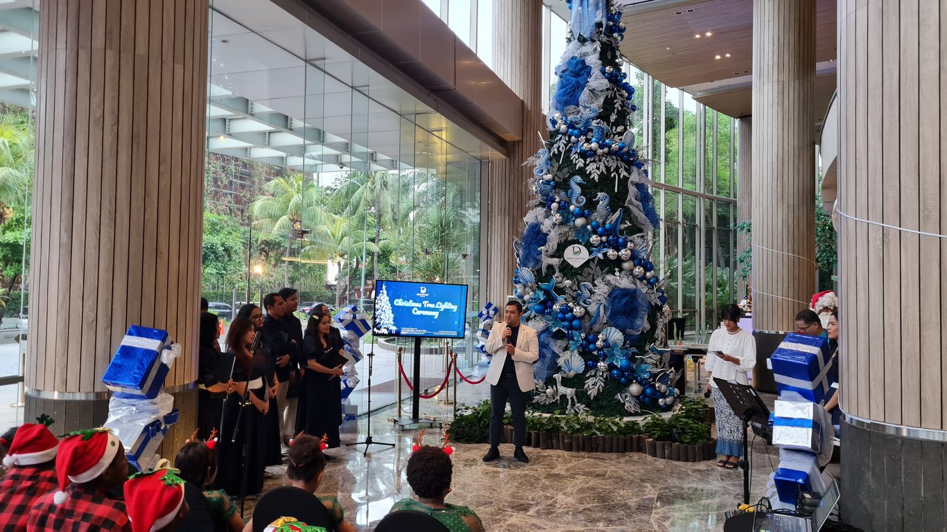 Tree Lighting Ceremony di Discovery Ancol Hotel