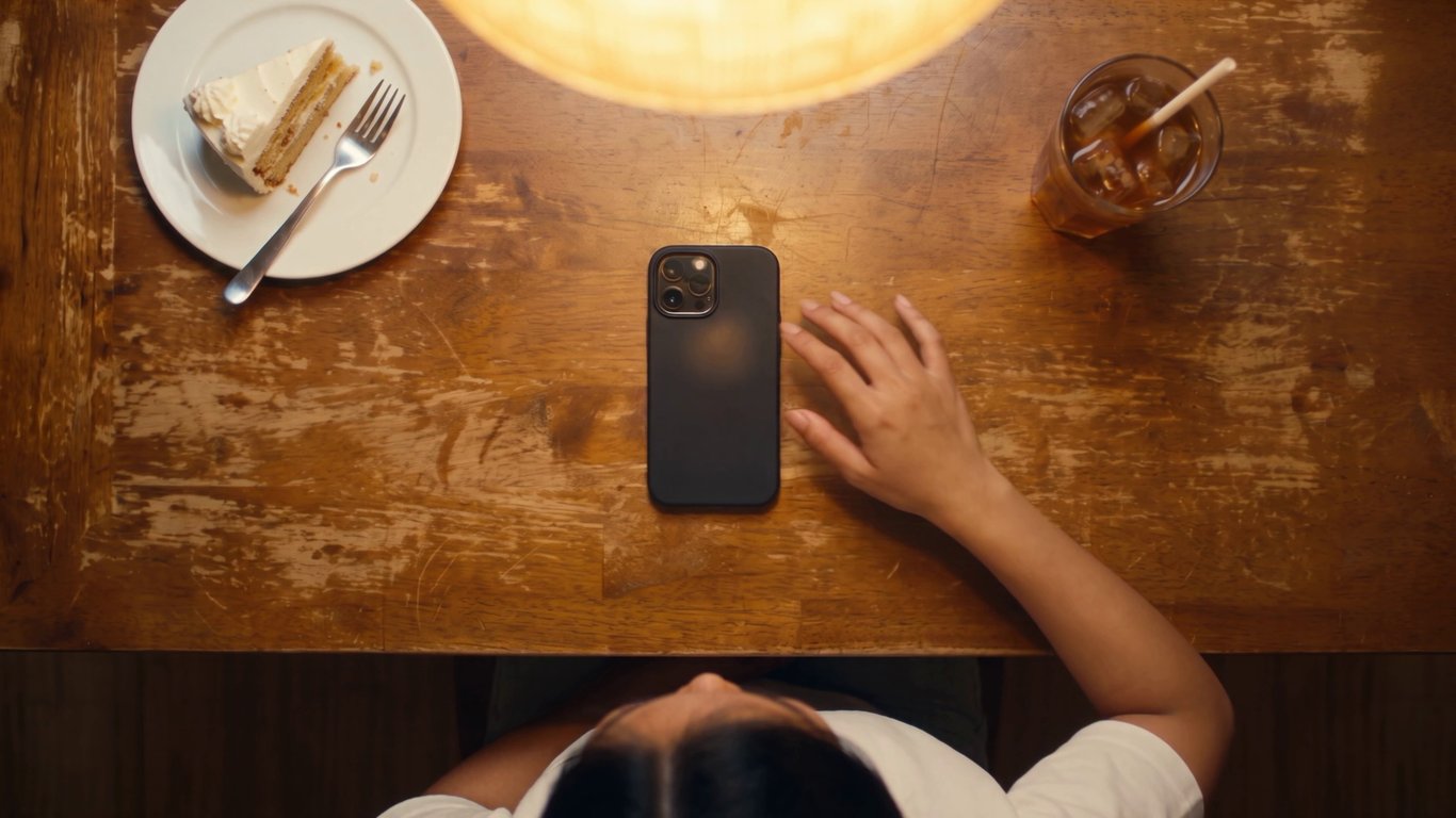 The phone, face down. The family's last scene in Episode 5.