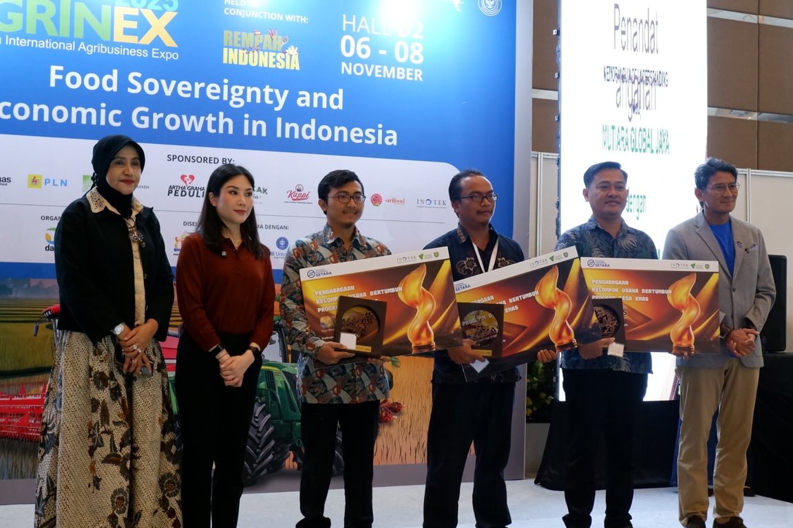 Awarding 3 Kelompok Usaha Paling Berkembang