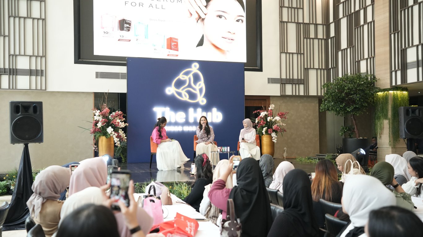 Peserta mengikuti sesi talkshow OMG tentang berbagai jenis serum.