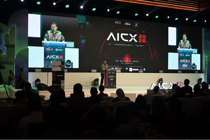 Edwin Hidayat Abdullah, Direktur Jenderal Ekosistem Digital, sedang berpidato di AICX 2026 (Foto: Komdigi)