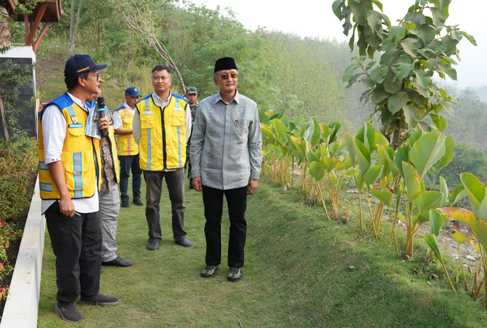 Baju Abu – Bapak Dody Hanggodo Menteri Pekerjaan Umum