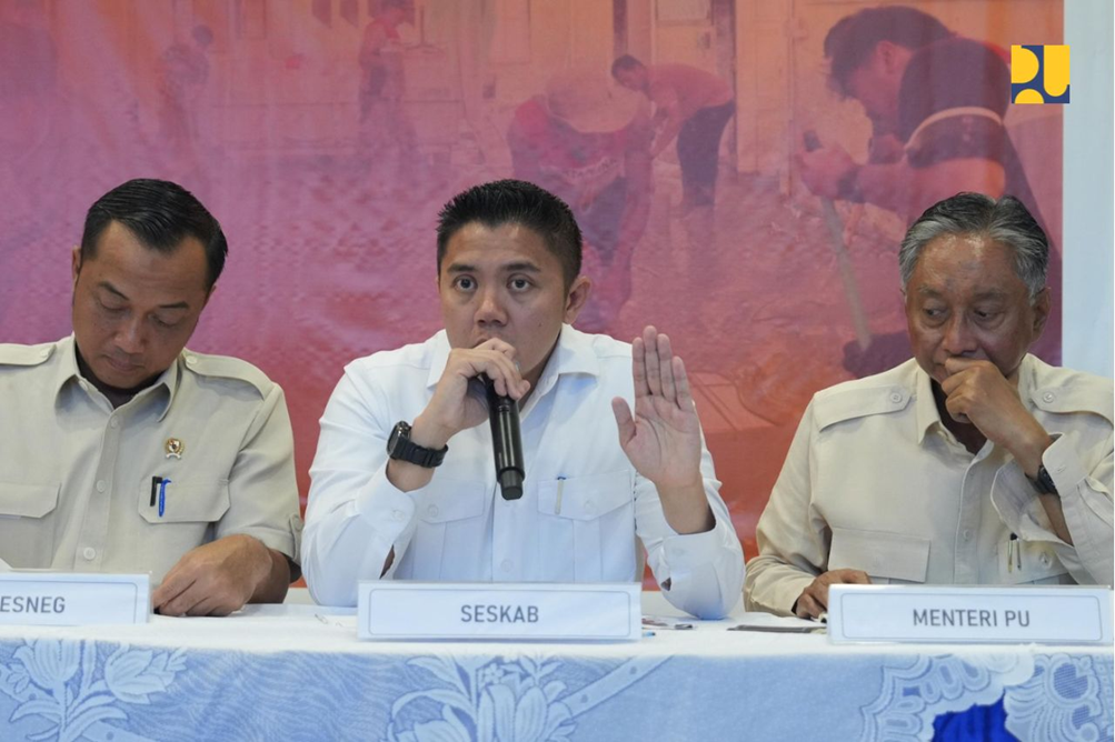 Baju Krem Kanan – Bapak Dody Hanggodo Menteri Pekerjaan Umum