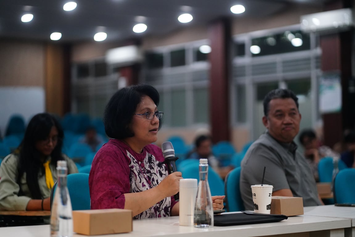 Wakil Direktur KEHATI Gita Gemilang memberikan sambutan pada acara Kuliah Umum dan Diskusi Publik&nbsp;Indonesia Environmental Outlook (IEO) 2026 di Fakultas Kehutanan Universitas Gadjah Mada (UGM), Selasa (28/4).