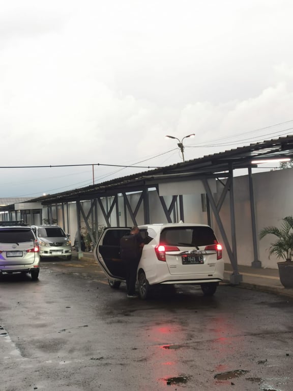 Drop Zone di pintu barat Stasiun Purwokerto&nbsp;