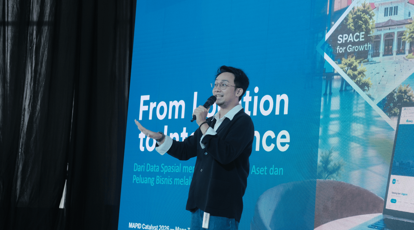 Raihan Abiyan Fattah, Tenaga Ahli Brand Marketing PT Kereta Api Indonesia, menyampaikan materi “From Location to Intelligence.”