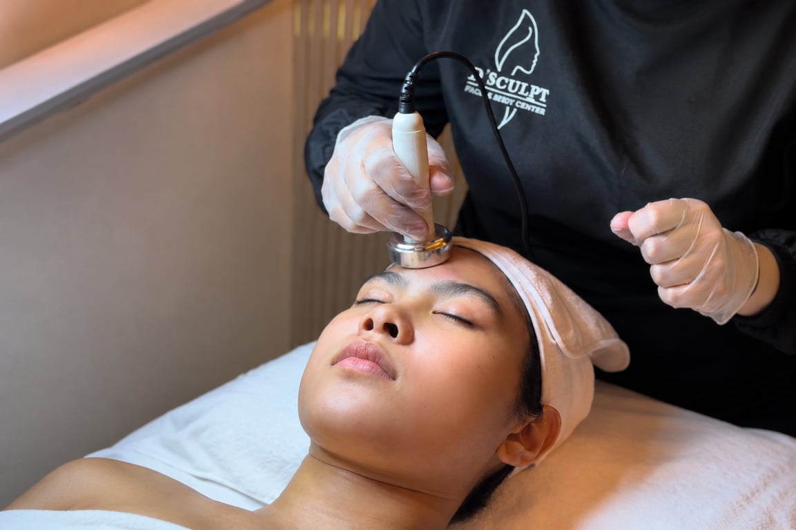 A patient receiving an aesthetic treatment at D'Sculpt.