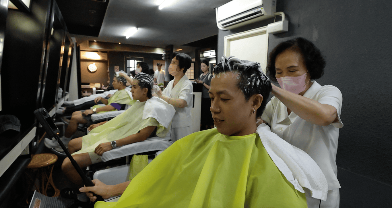  Changyong experiencing a traditional hair wash at a vintage Tainan barbershop.