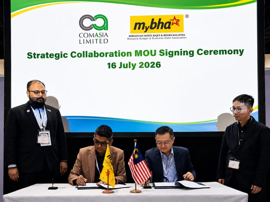 Dato' Sri K. Vijayendren, Chairman of the MyBHA® National Foreign Trade Affairs Bureau signs with Mr Henry Fong, General Manager of Comasia Limited. 