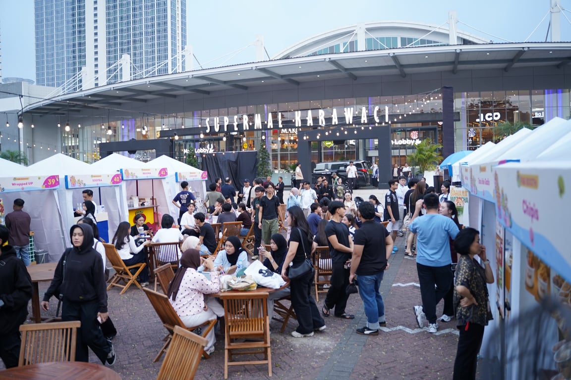 Suasana sore hari di LBFest, Supermal Karawaci Tangerang.
