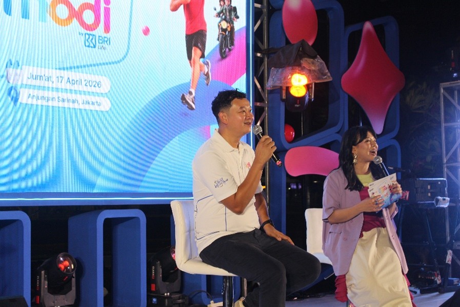 Diskusi interaktif Kepala Divisi BRI LIfe dengan pengunjung di acara Grand Launching Asuransi MODI