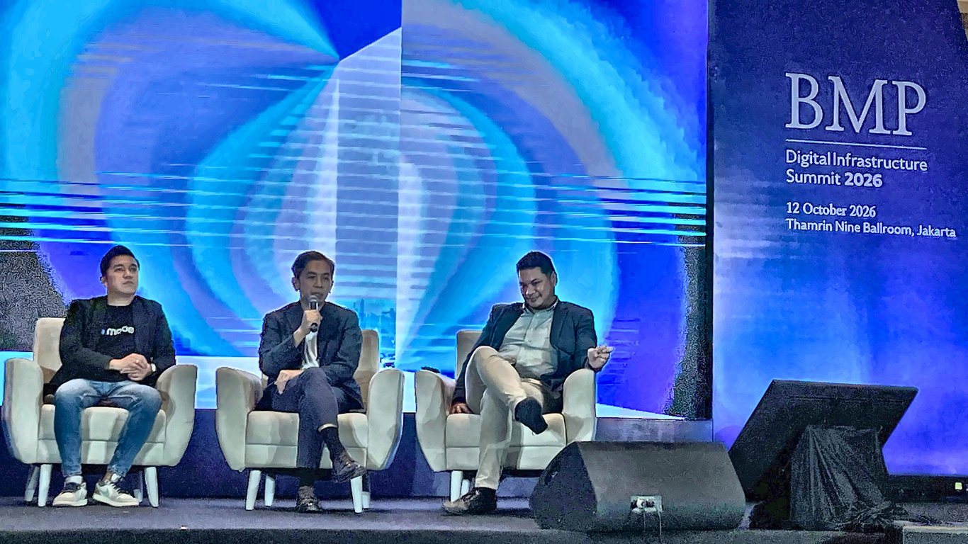  Founder & CEO FLOQ, Yudhono Rawis, dalam diskusi panel BMP Digital Infrastructure Summit 2026 di Jakarta pada 12 Oktober 2026. Foto: FLOQ.