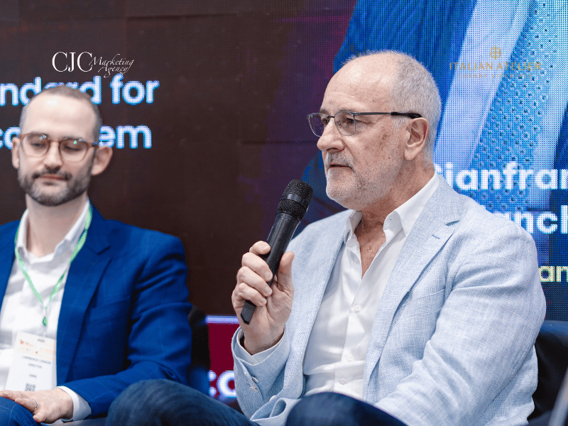 Lawrence Lennon,&nbsp;Director tại CBRE Capital Markets, khép lại phiên bằng Market Intelligence Exchange.