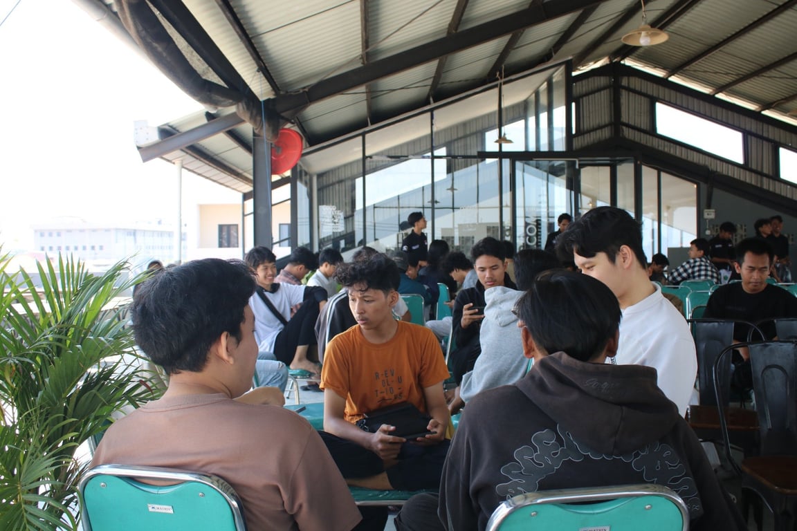 Para gaming enthusiast berkumpul untuk bermain dan berinteraksi dalam EVOS GoPay Watch Party