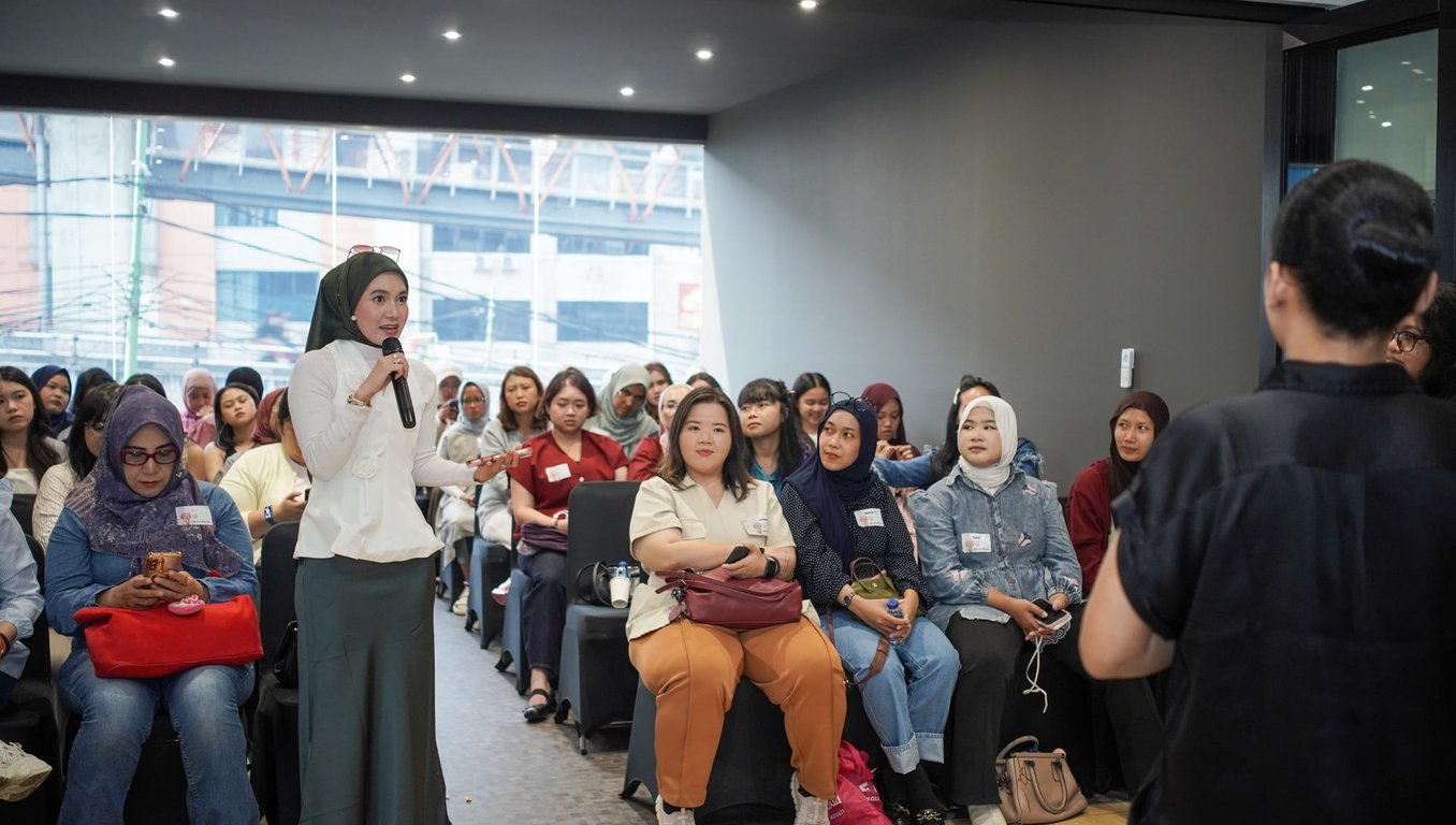Peserta berdiskusi dalam sesi FLOQ Circle: Sisterhood – Wellness & Wealth yang membahas kesehatan, pengelolaan finansial, dan literasi aset digital di Jakarta, Sabtu (5/9/2026). Foto: FLOQ.