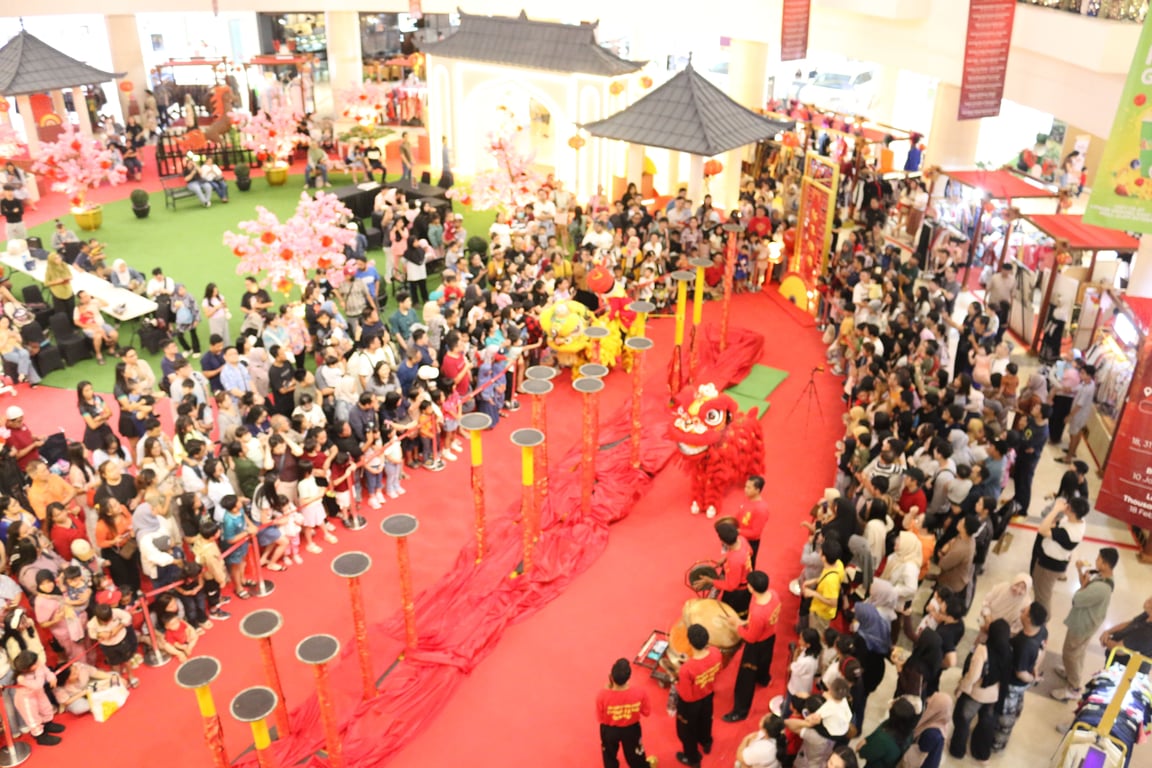 <i>Barongsai Tonggak Show - The Atrium, Ground Floor</i>
