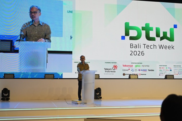 Menteri Komunikasi Malaysia, Fahmi Fadzil, sedang berpidato di Bali Tech Week 2026 (Foto: Komdigi)
