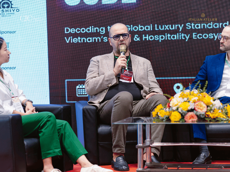 Ông&nbsp;Gianfranco Bianchi&nbsp;—&nbsp;Founder & CEO của Italian Atelier, GM Asia Pacific của The One Atelie phát biểu trong phiên thảo luận.
