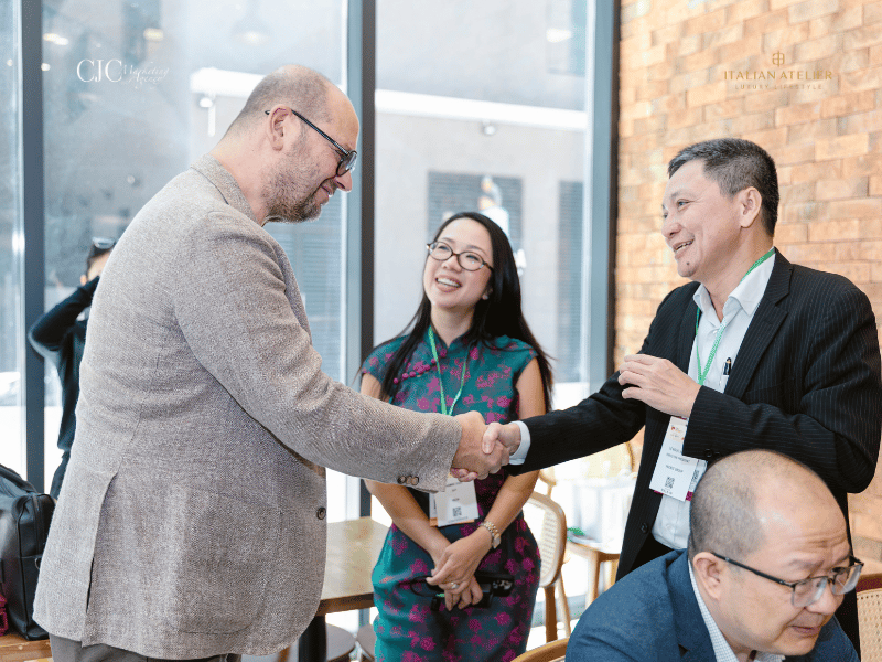 Các diễn giả C-level như Gianfranco Bianchi (CEO, Italian Atelier) và Emmanuel Delarue,... đã có dịp giao lưu, gặp gỡ trước trong buổi ăn trưa này.